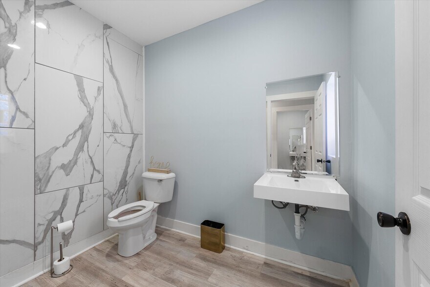 More Photos Of 7518 W Fond Du Lac Ave, Milwaukee Freestanding For Sale