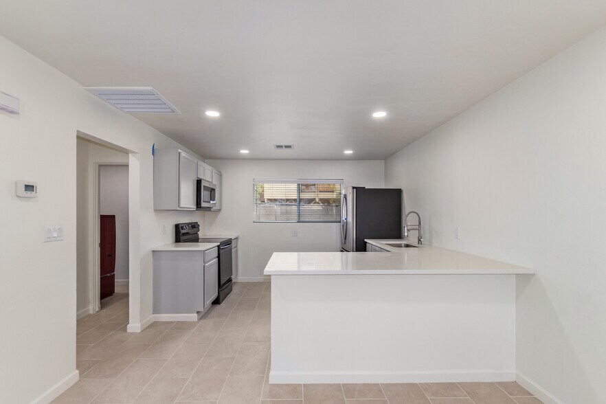 More Photos Of 140-148 E Mohave Rd, Tucson Apartments For Sale