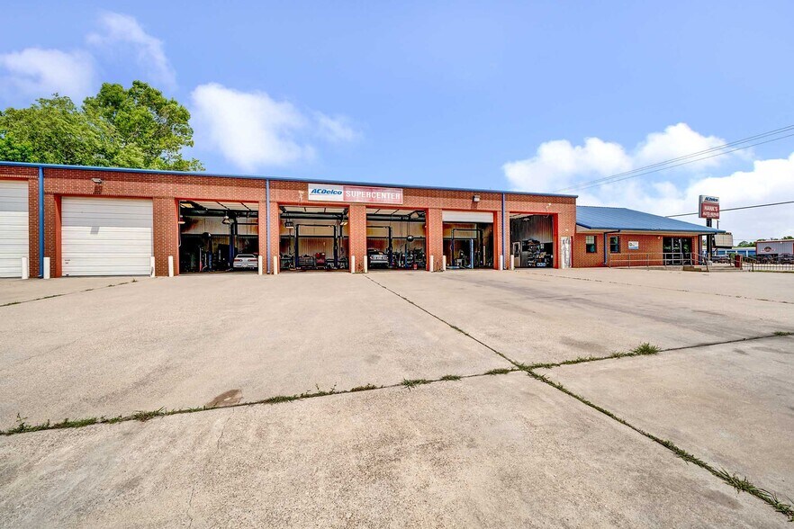 2801 S Main St, Lindale, TX 75771 Auto Repair For Sale