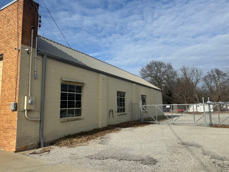 More Photos Of 205 E Green St, Clinton Storefront For Sale