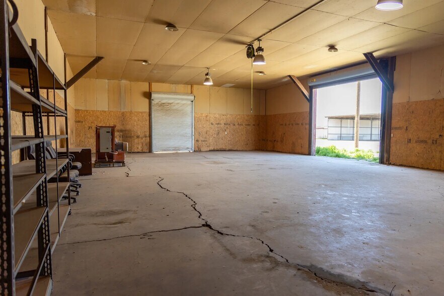 More Photos Of 6553 S Guano Rd, Eloy Warehouse For Sale