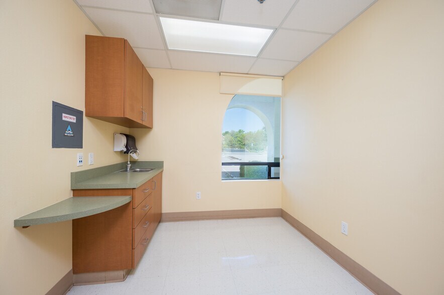 More Photos Of 325 Posada Ln, Templeton Healthcare For Lease