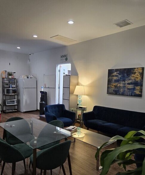More Photos Of 14000 Ventura Blvd, Sherman Oaks Freestanding For Sale