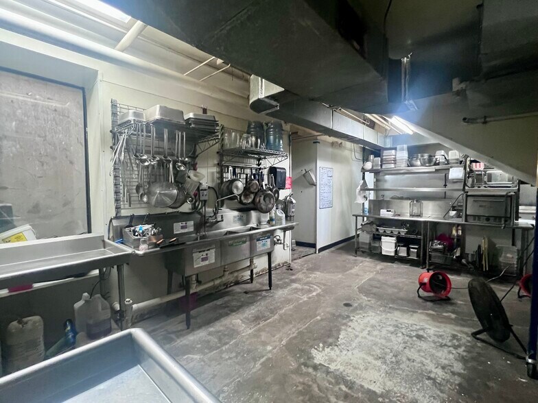 More Photos Of 95 S Main St, Memphis Storefront Retail Office For Sale