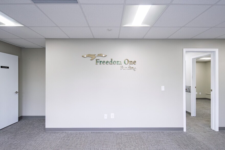 More Photos Of 404 Troy Schenectady Rd, Latham Office Residential For Lease