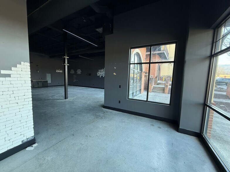 More Photos Of 5036 Keagy Rd, Roanoke General Retail For Lease