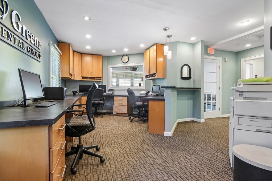 More Photos Of 65 Sachem St, Norwich Medical For Sale