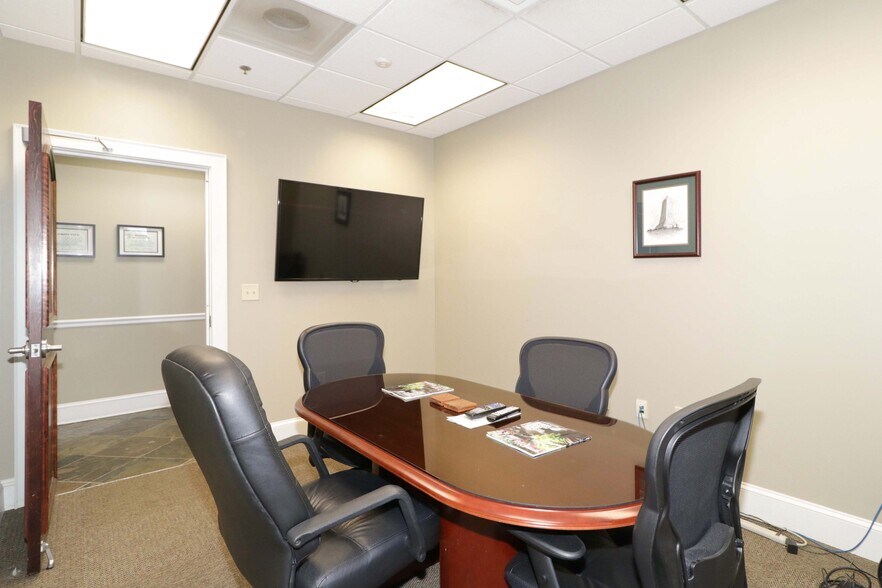 More Photos Of 160 Cedar Pointe Dr, Mooresville Flex For Sale