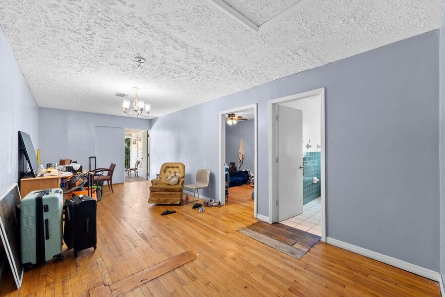 More Photos Of 4624 N Hubert Ave, Tampa Convenience Store For Sale