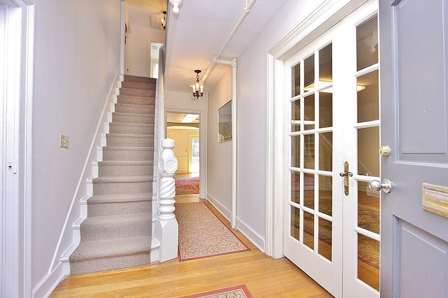 More Photos Of 231 Clinton Ave, Kingston Loft Creative Space For Sale