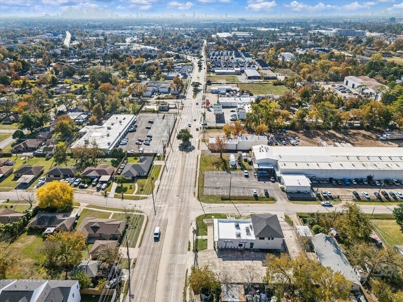 More Photos Of 4901 Yale St, Houston Office For Sale