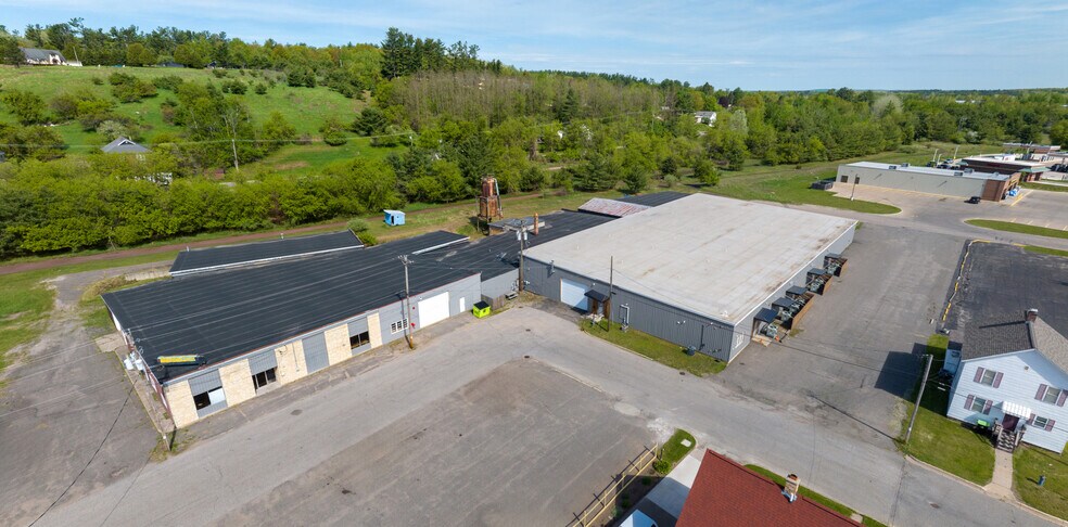 Primary Photo Of 106 E Smith St, Iron Mountain Distribution For Sale
