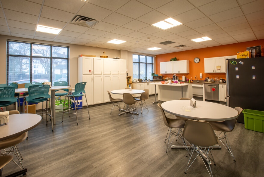 More Photos Of 550 Forest Ave, Portland Office For Lease