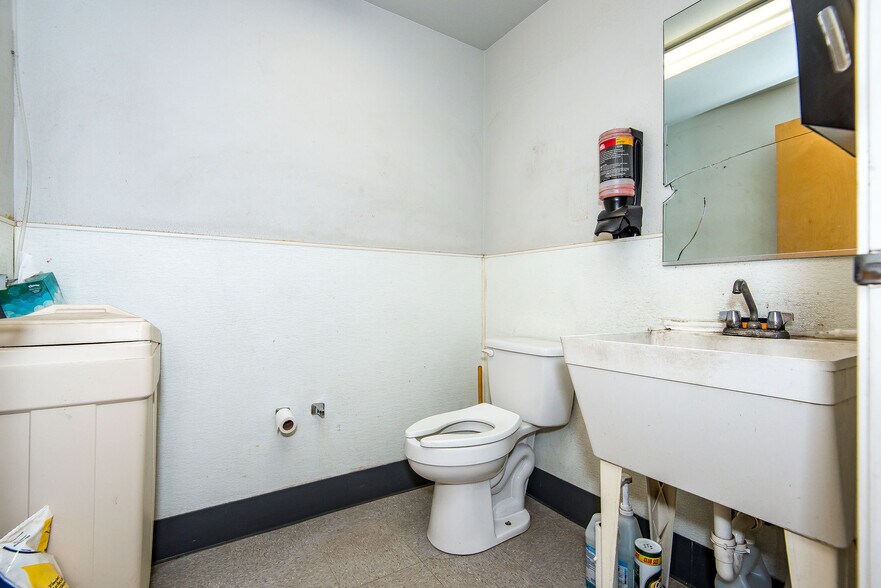 More Photos Of 2106 Highway 95, Bullhead City Auto Dealership For Sale