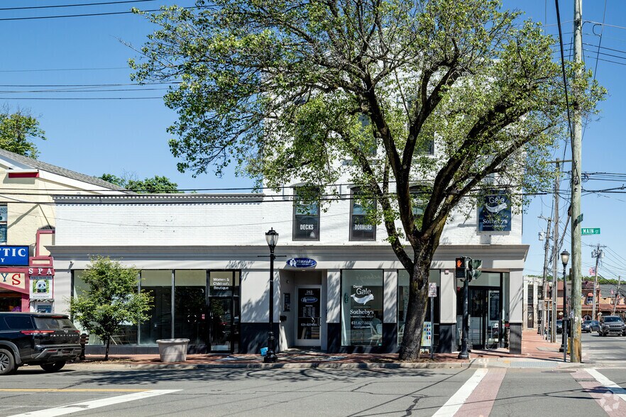 More Photos Of 263-265 Main St, Huntington Office For Lease