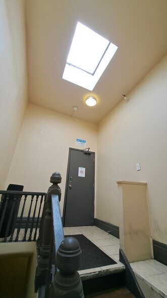 More Photos Of 248 Queen St E, Toronto Storefront For Sale