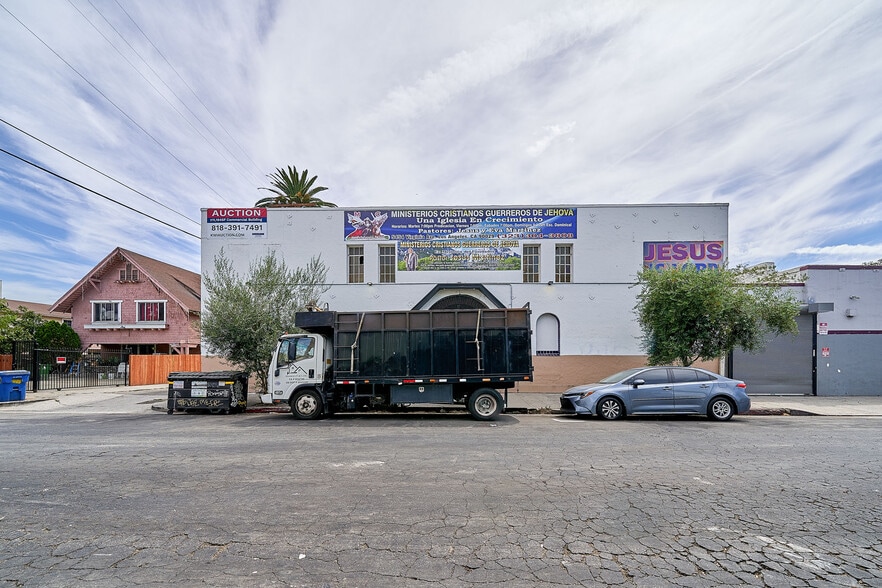 More Photos Of 5454 Virginia Ave, Los Angeles Showroom For Lease