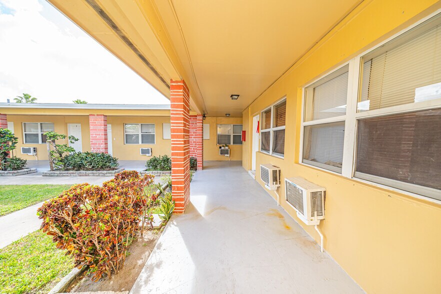 More Photos Of 112 NW 10th St, Homestead Apartments For Sale