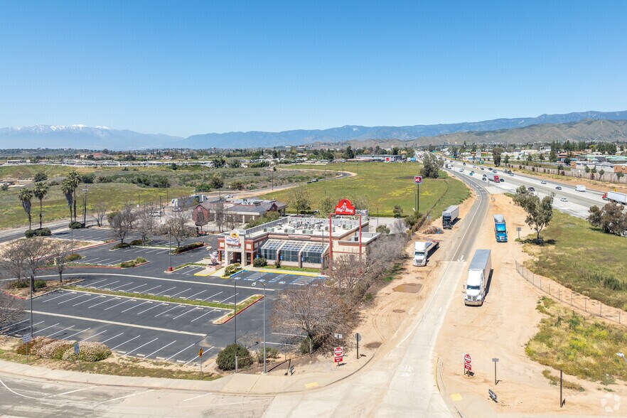 More Photos Of 540 Sandalwood Dr, Calimesa Restaurant For Lease