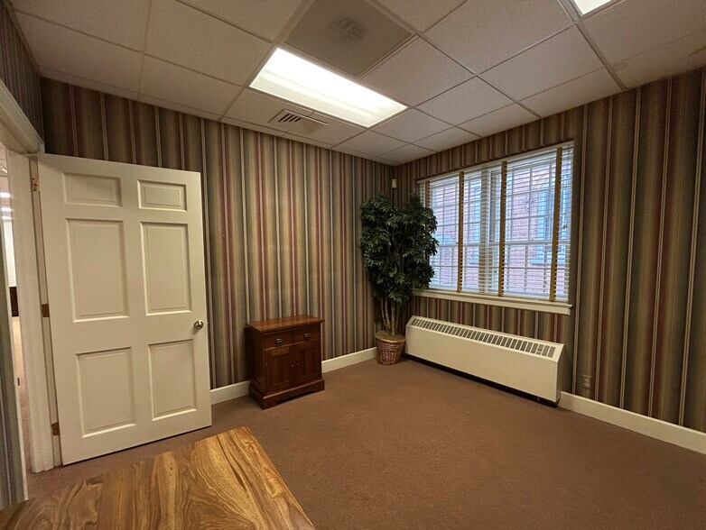 More Photos Of 24 Maple St, Glens Falls Office Residential For Lease