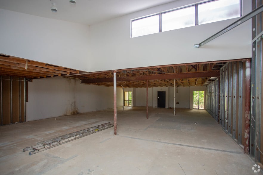 More Photos Of 2801 Osler Dr, Grand Prairie Medical For Lease