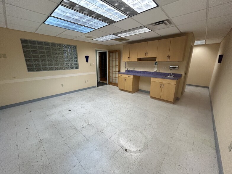More Photos Of 11907 Montgomery Rd, Cincinnati Medical For Lease