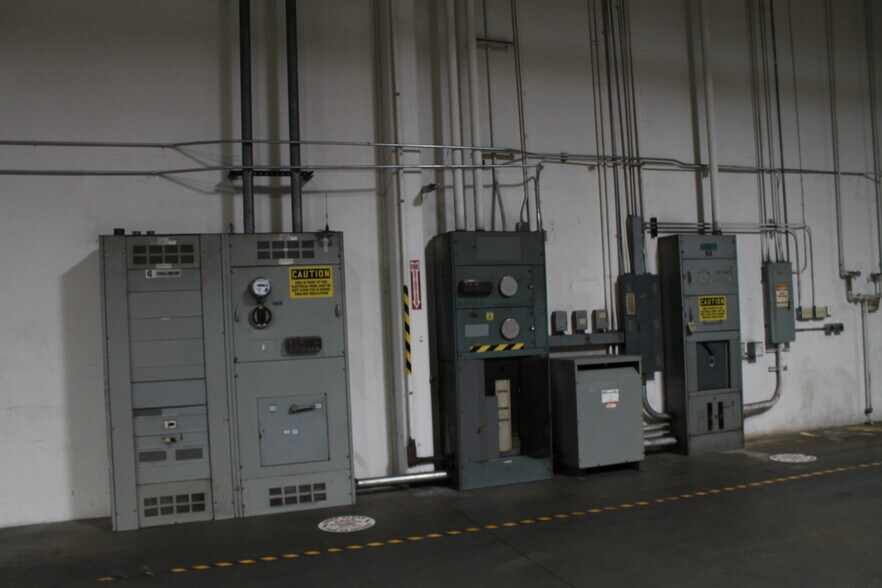 More Photos Of 18737 S Reyes Ave, East Rancho Dominguez Distribution For Sale