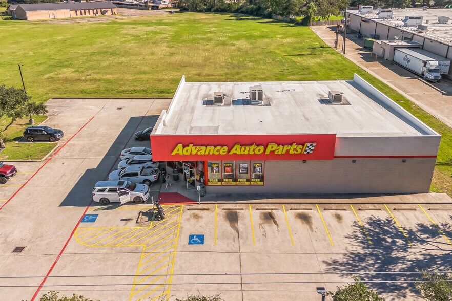 More Photos Of 1722 N Alexander Dr, Baytown Freestanding For Sale