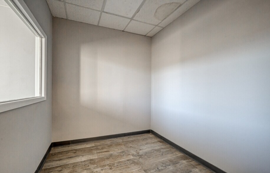 More Photos Of 6501 Arlington Expy, Jacksonville Office Residential For Lease