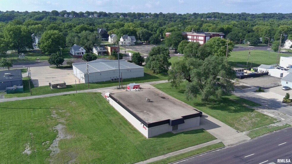 More Photos Of 817 NE Adams St, Peoria Warehouse For Sale