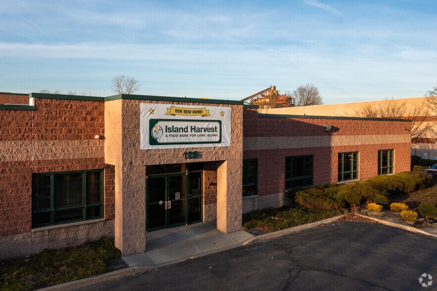 More Photos Of 126 Spagnoli Rd, Melville Warehouse For Lease