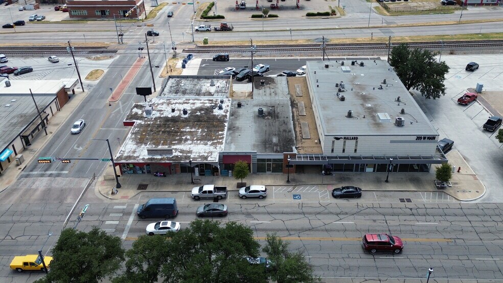 More Photos Of 207 W Main St, Grand Prairie Office For Sale