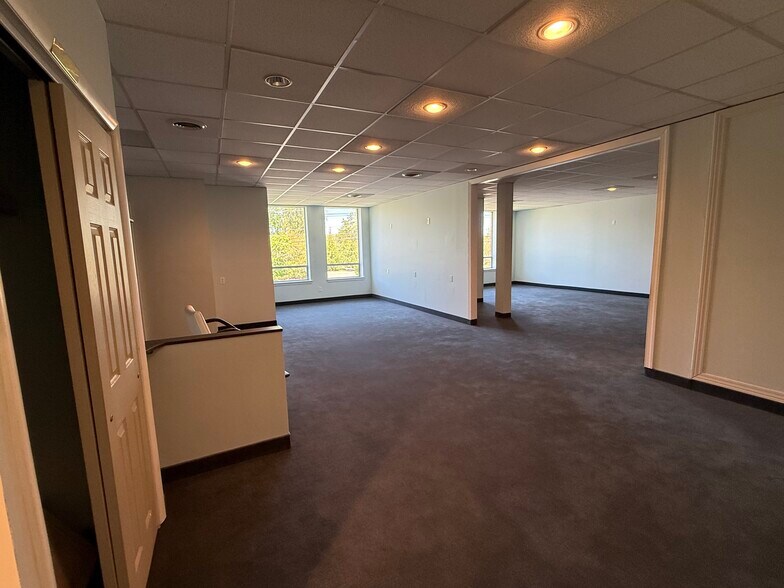 More Photos Of 842 State Rd, Princeton Medical For Lease