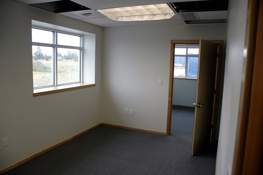 More Photos Of 1385 Admiral Pl, Ferndale Warehouse For Lease