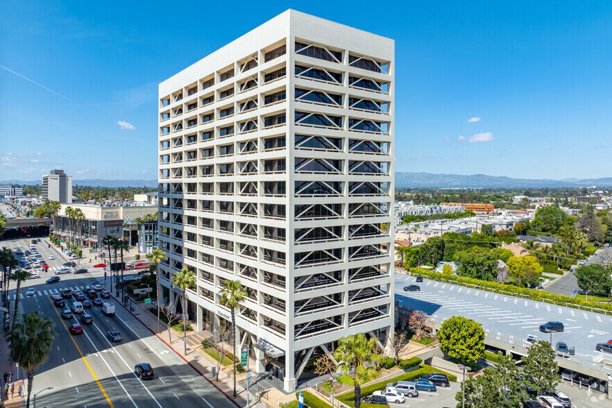 More Photos Of 15233 Ventura Blvd, Sherman Oaks Unknown For Lease