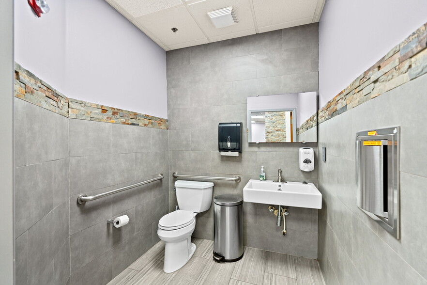 More Photos Of 9970 S Central Park Blvd, Boca Raton Medical For Lease
