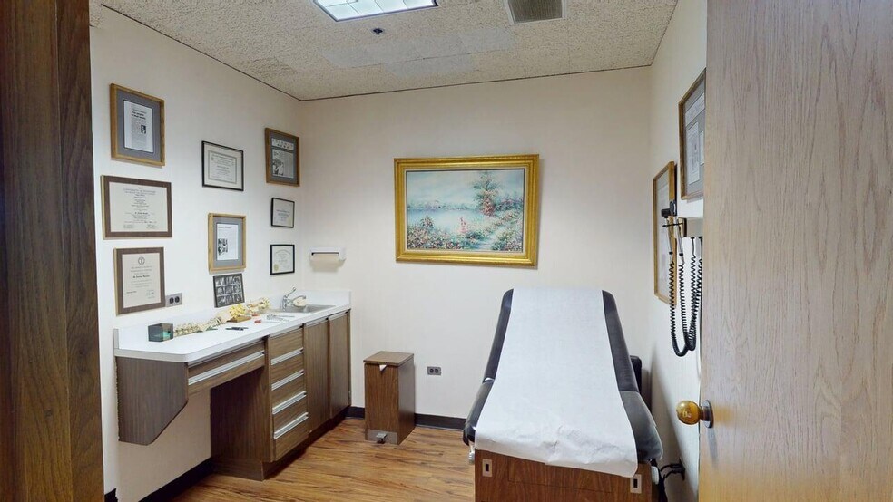 More Photos Of 1425 N McLean Blvd, Elgin Medical For Sale