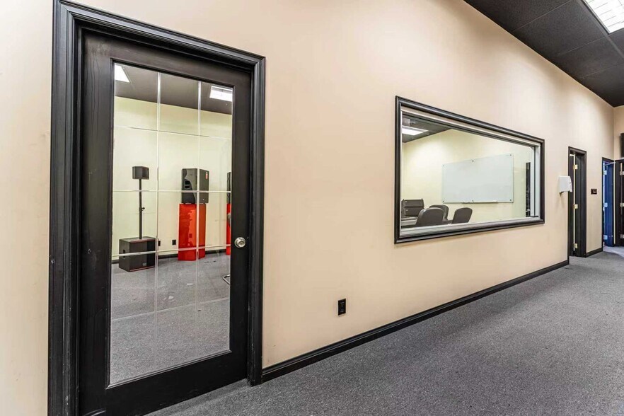 More Photos Of 215 W 134th St, Los Angeles Warehouse For Lease