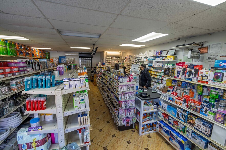 More Photos Of 7543 Parsons Blvd, Flushing Storefront Retail Office For Sale