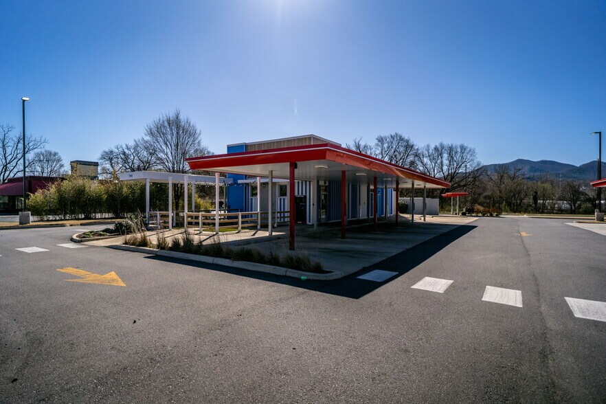 More Photos Of 1968 W Main St, Salem Fast Food For Lease