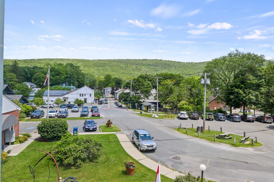 More Photos Of 8 Center St, West Stockbridge Restaurant For Sale