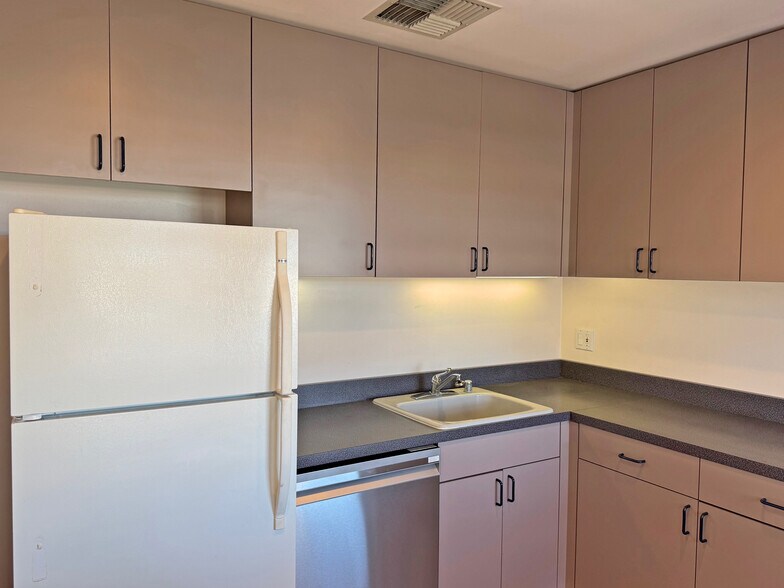 More Photos Of 418 Aviation Blvd, Santa Rosa Medical For Sale