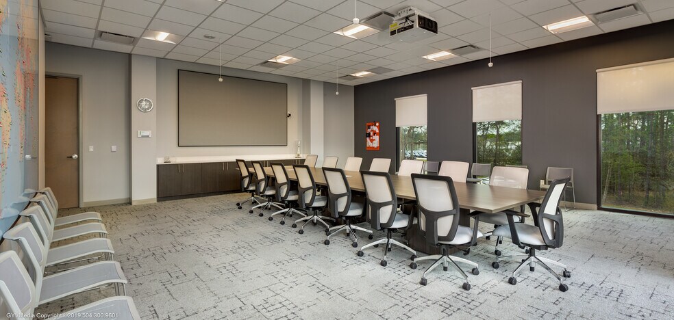 More Photos Of 1351 Holiday Square Blvd, Covington Office For Lease