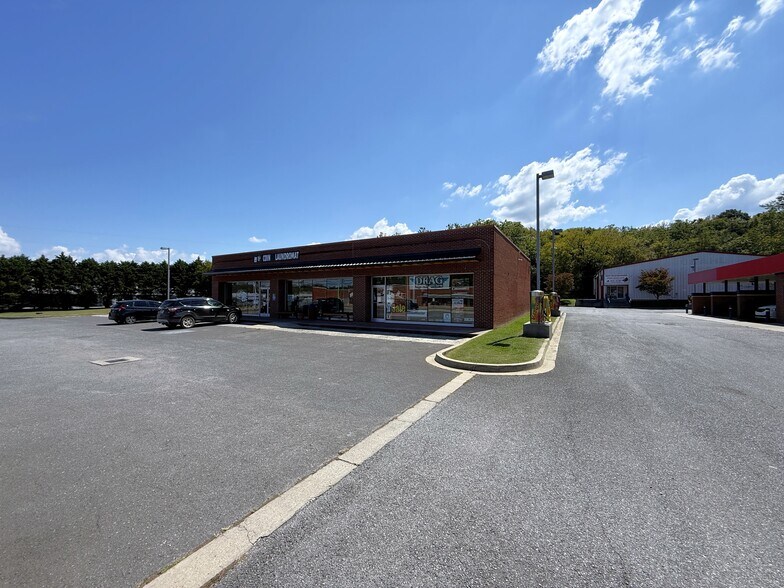 More Photos Of 861 25 70 Hwy, Newport Specialty For Sale