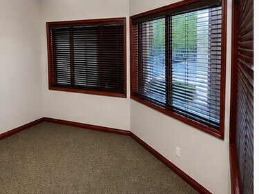 More Photos Of 18017 Oak St, Omaha Office For Lease