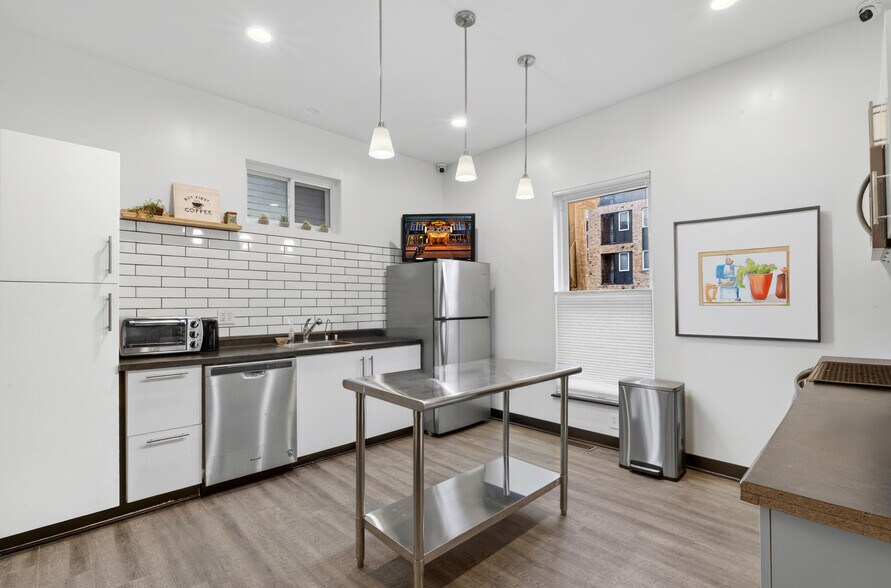 More Photos Of 1102 Linden St, Indianapolis Specialty For Lease