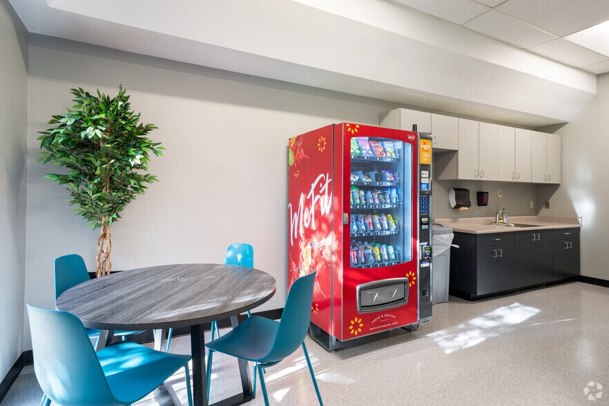 More Photos Of 25509 Industrial Blvd, Hayward Distribution For Lease