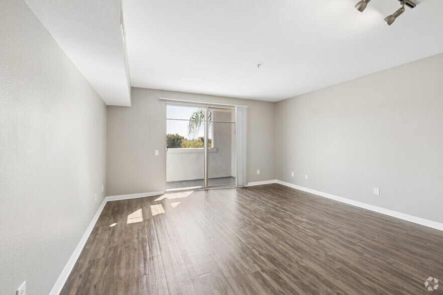 More Photos Of 5395 Napa St, San Diego Apartments For Lease