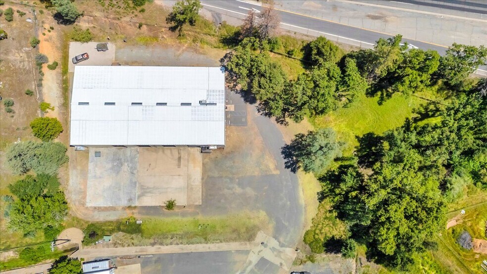 More Photos Of 20833 Mechanical Dr, Sonora Warehouse For Lease