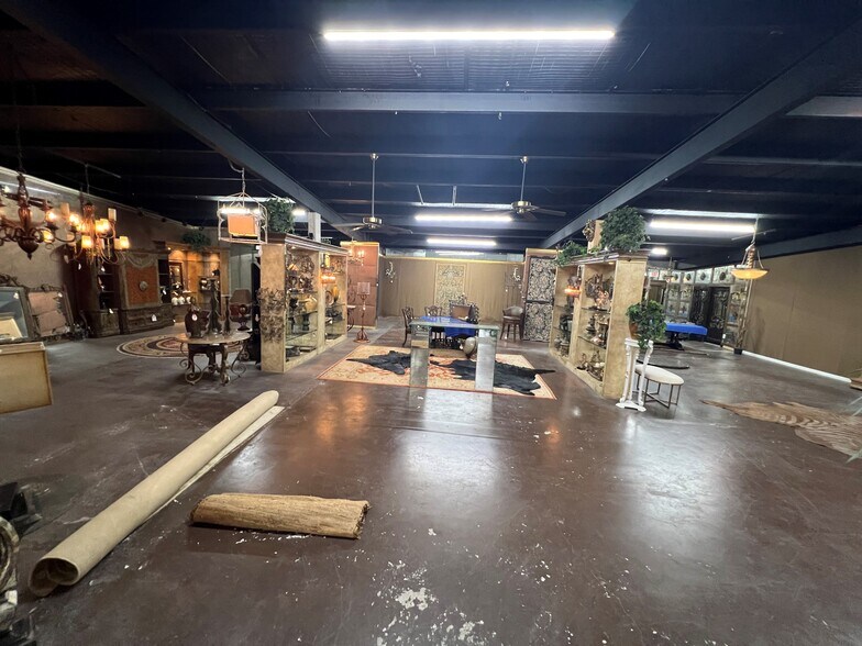 More Photos Of 2007 Us-90-alt, Missouri City Light Manufacturing For Sale